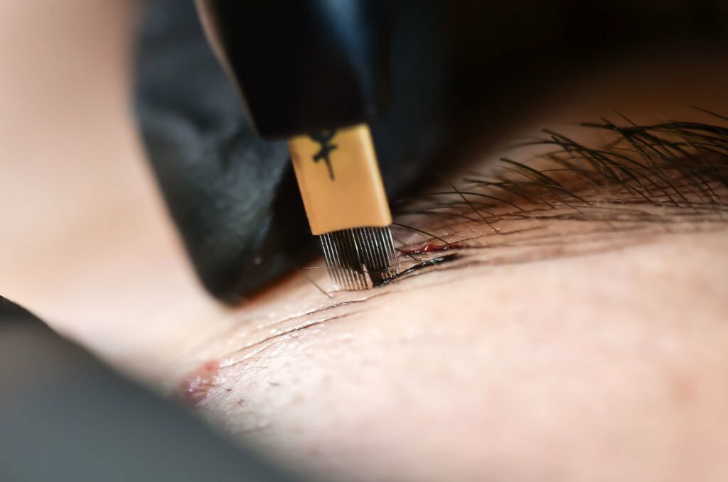 Microblading eyebrow